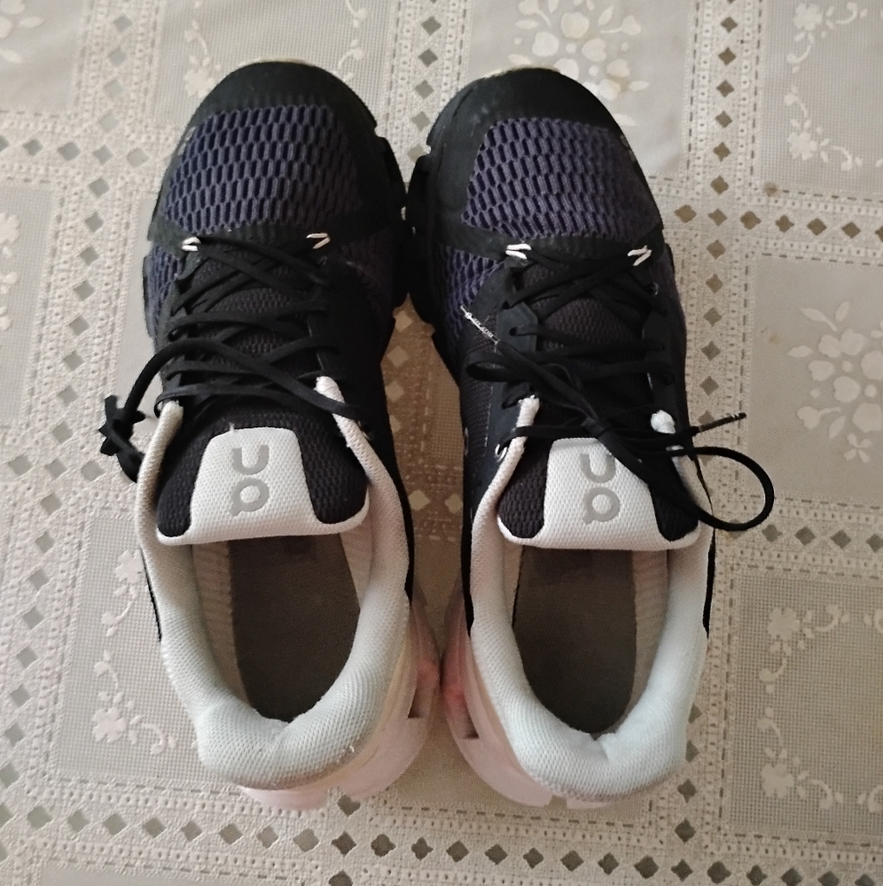 On Running Black and Gray Athletic Shoes - Picture 9 of 16